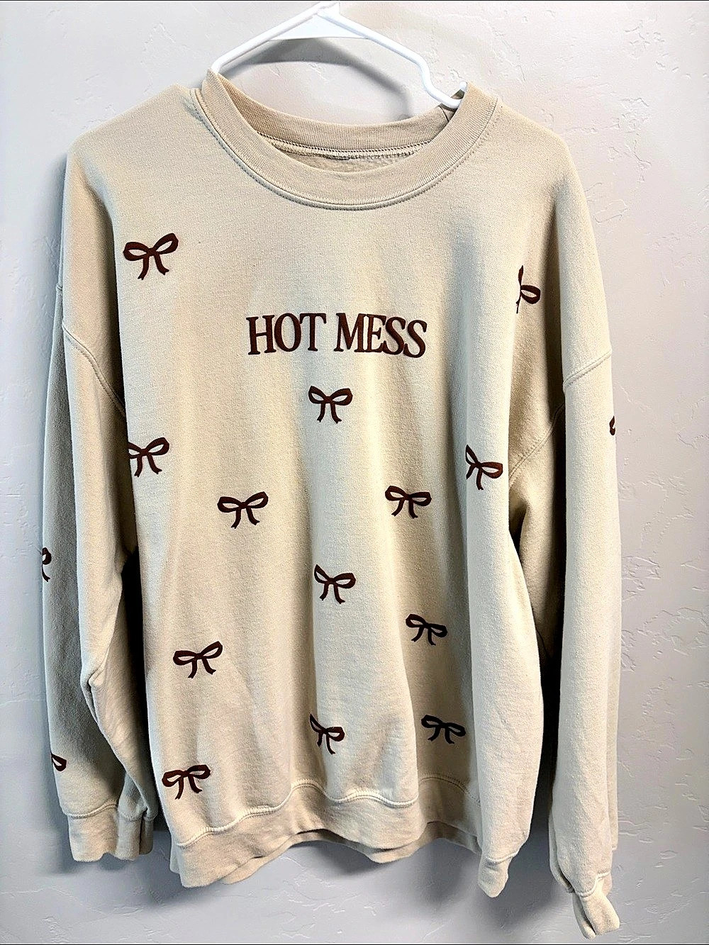 Staycation HOT MESS Bow Print Sweatshirt Beige XL Like New